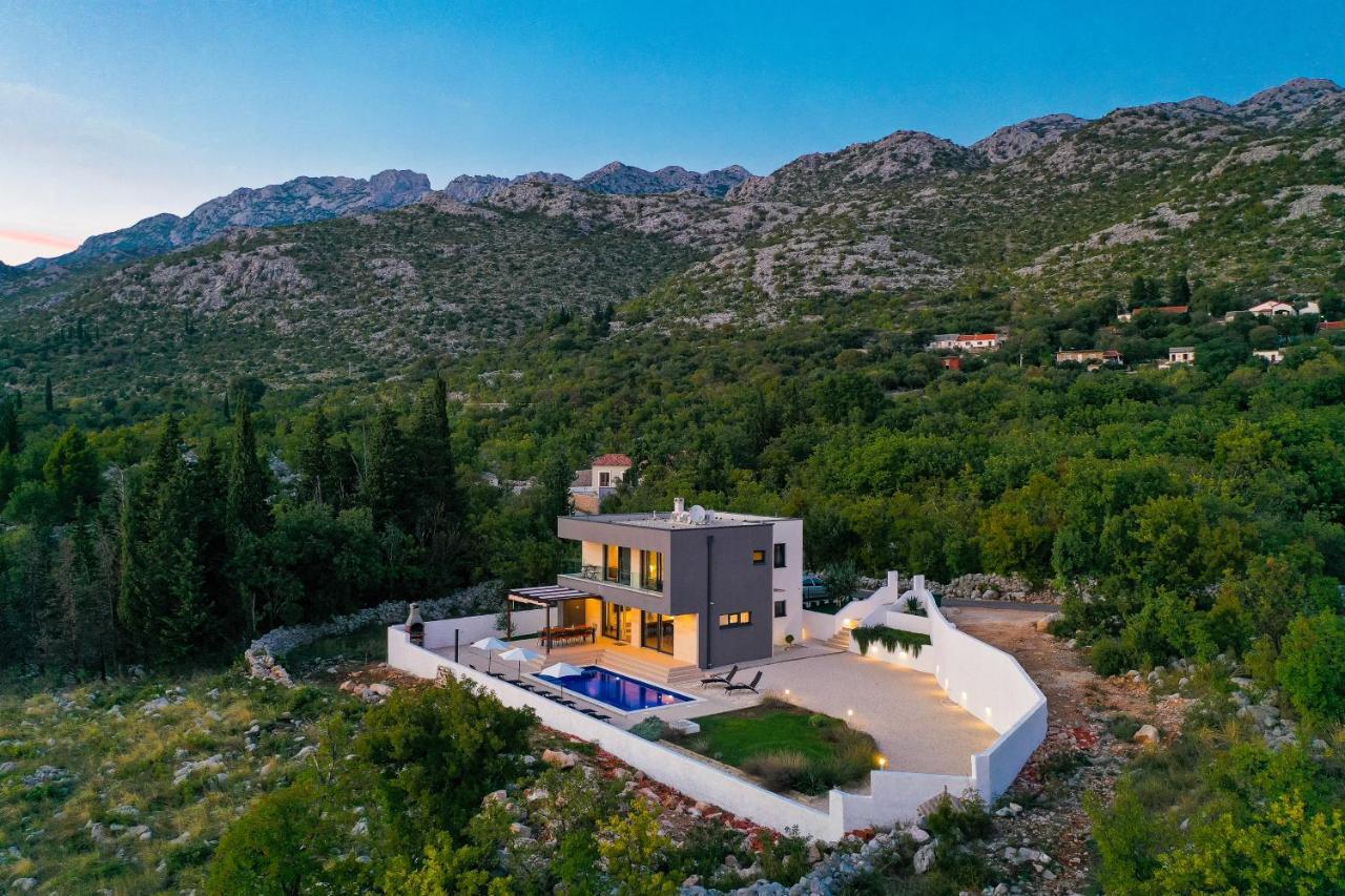 Villa Royal Promons - Heated Pool Starigrad Paklenica Esterno foto