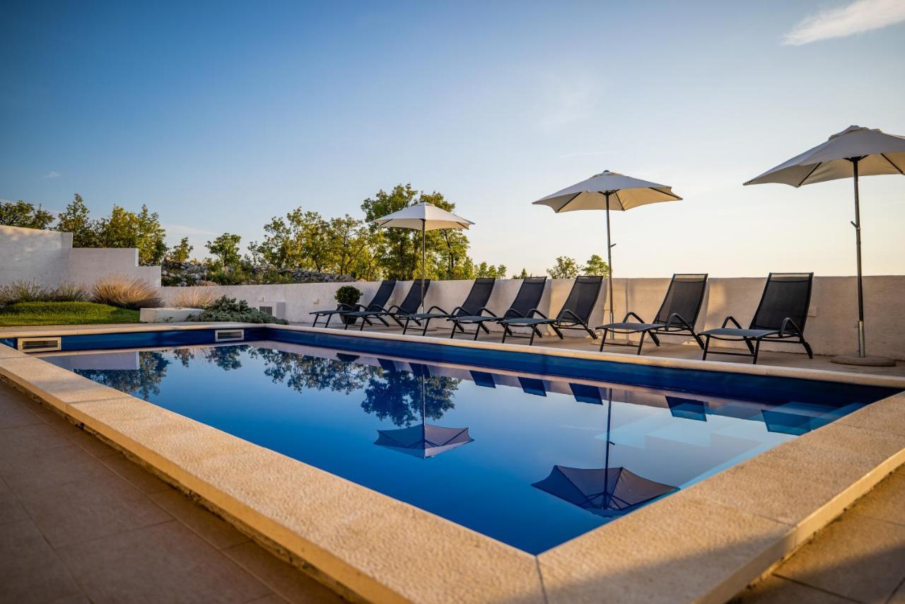 Villa Royal Promons - Heated Pool Starigrad Paklenica Esterno foto
